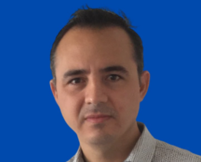 Dr. Carlos Zumarraga